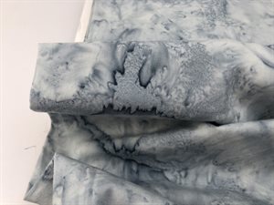 Patchwork stof - marmor look i smuk blågrå
